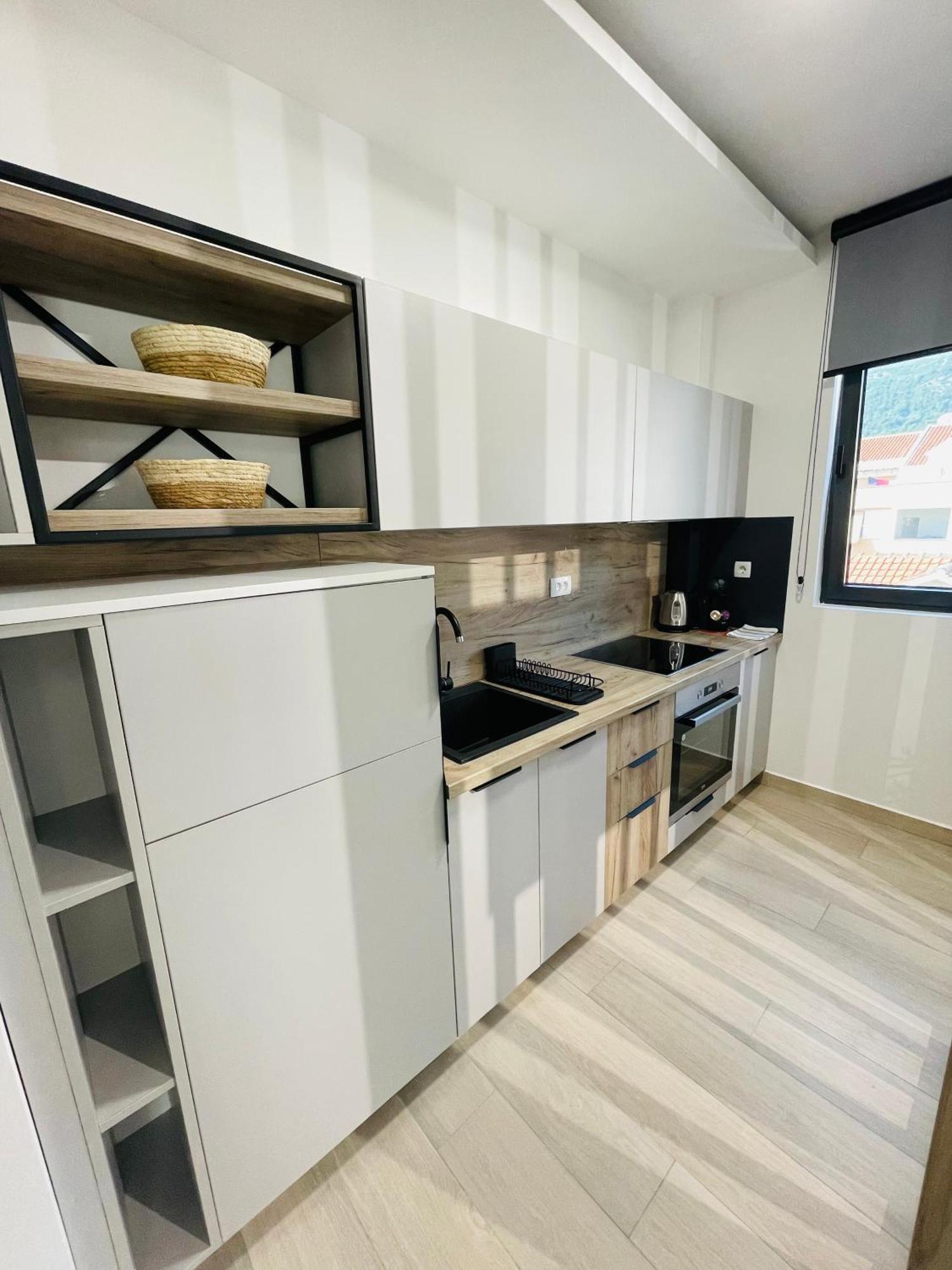 Dora Family Apartments บุดวา ภายนอก รูปภาพ