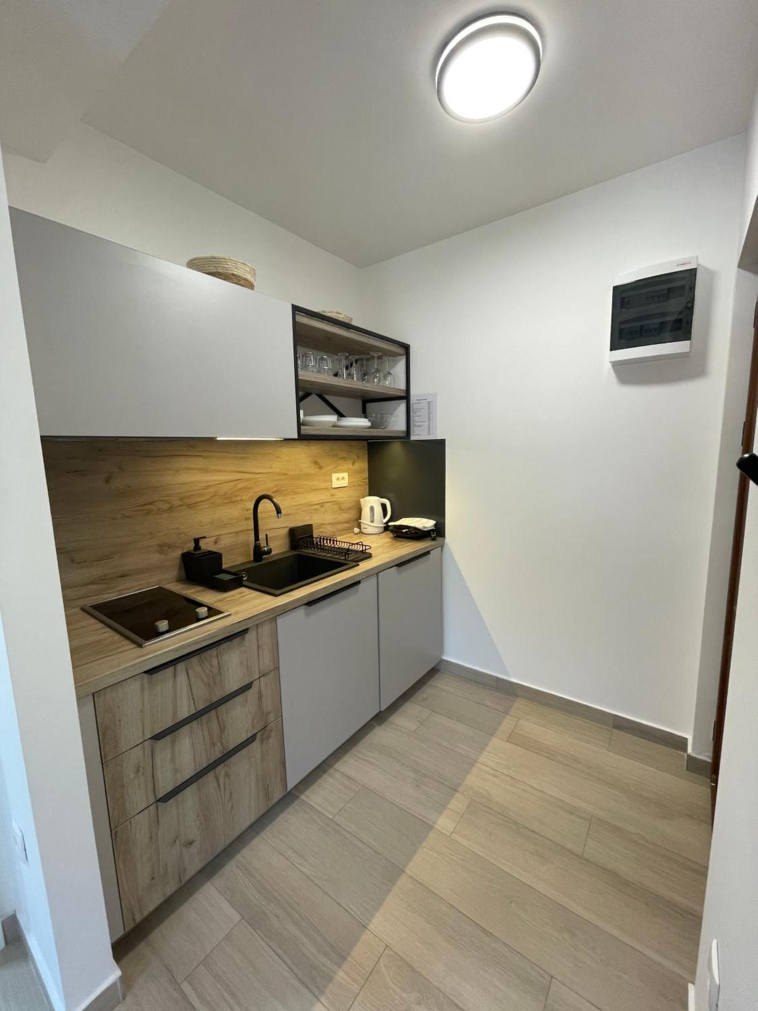 Dora Family Apartments บุดวา ภายนอก รูปภาพ